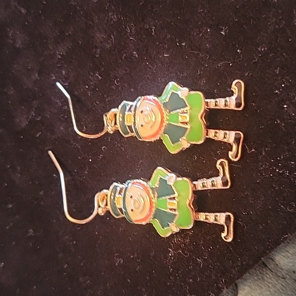 St. Patrick's Day Loose Legs DancingLeprechaun Irish Earrings - Picture 1 of 3